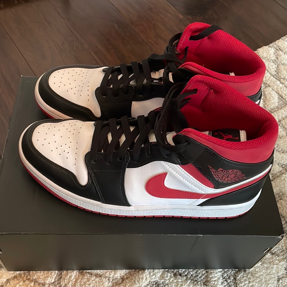 Air Jordan 1 Mid - Men’s Size 10